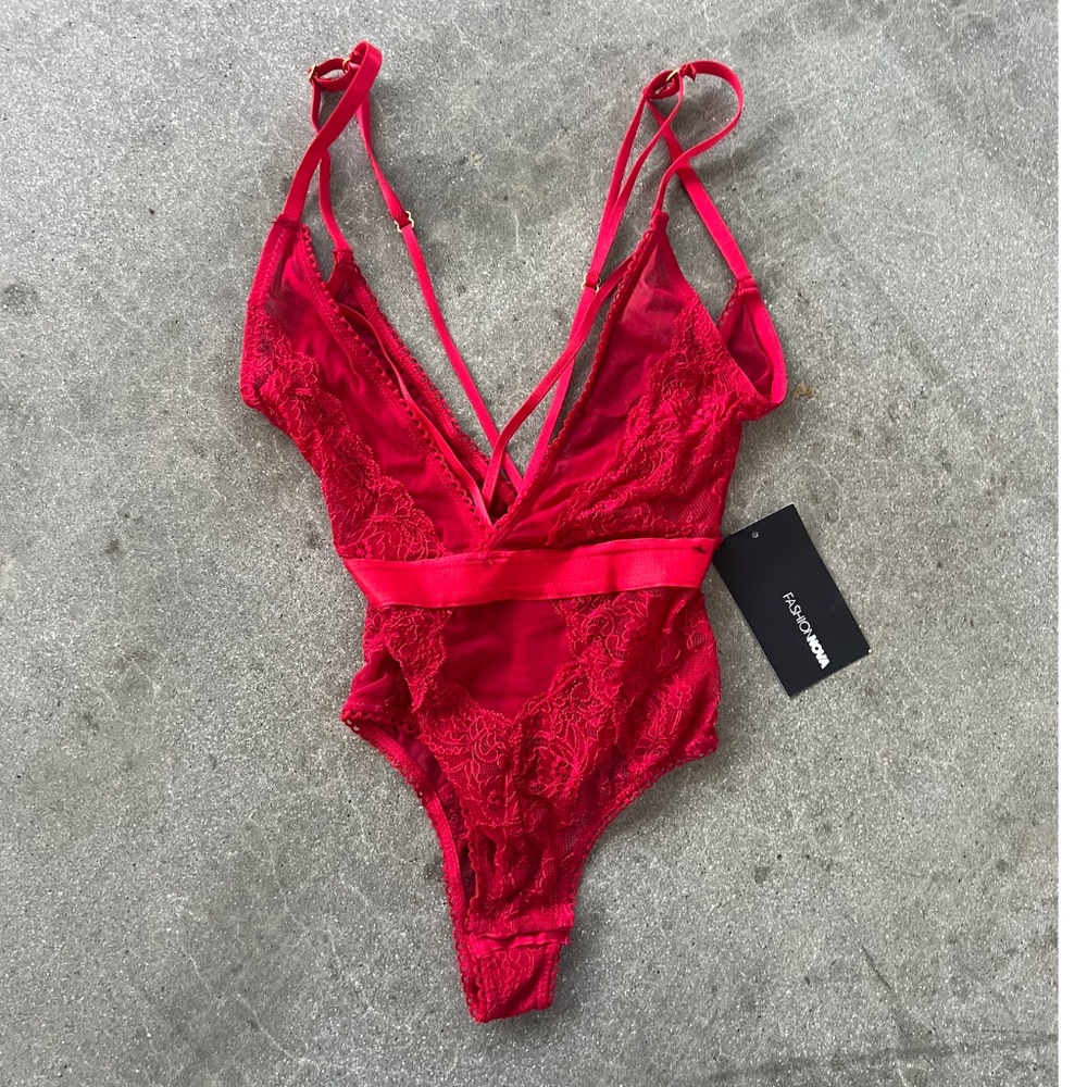 NWT FASHION NOVA CUT-OUT LACE TEDDY BODYSUIT, SIZE XS, RED